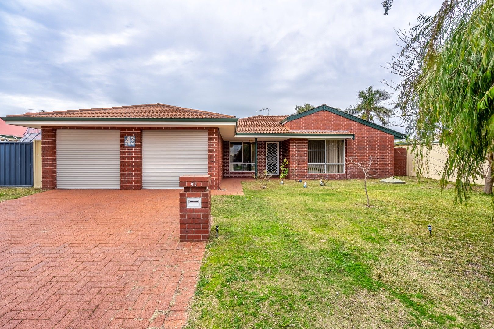 4 bedrooms House in 43 The Avenue WARNBRO WA, 6169