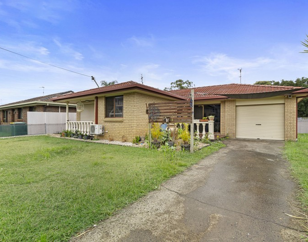 22 Blundell Boulevard, Tweed Heads South NSW 2486