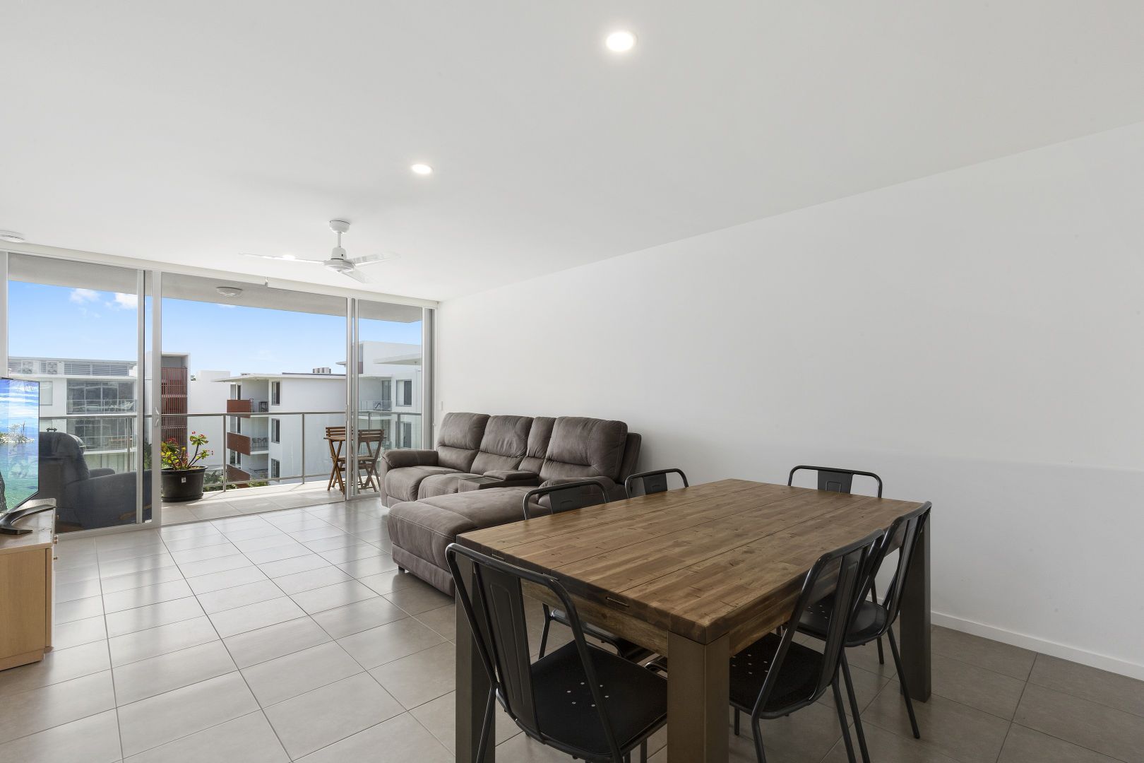 4411/1-7 Waterford Court, Bundall QLD 4217, Image 2