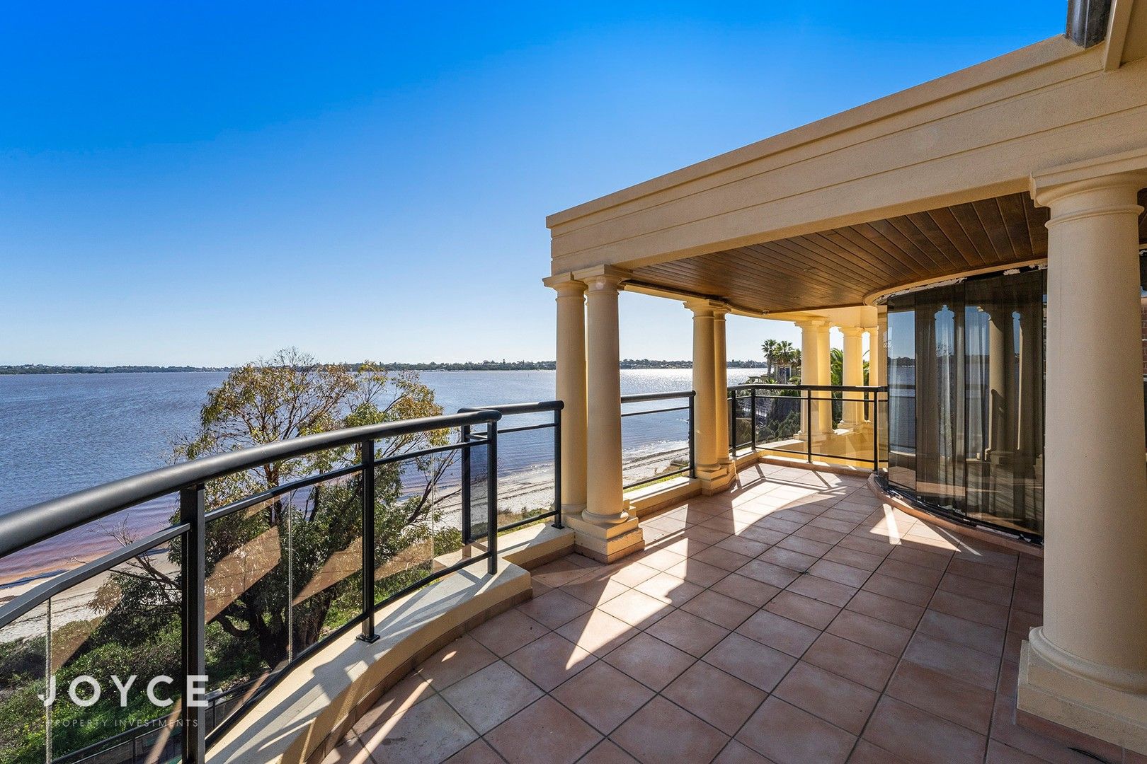 5 bedrooms House in 7A Majestic Close APPLECROSS WA, 6153