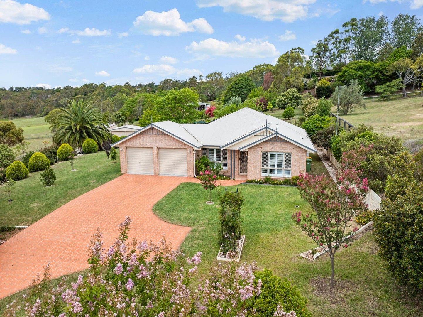 4 bedrooms House in 83 Cotswold Hills Drive COTSWOLD HILLS QLD, 4350