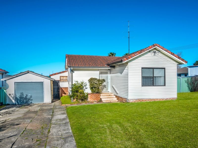 2 bedrooms House in 8 Hoskins Avenue WARRAWONG NSW, 2502
