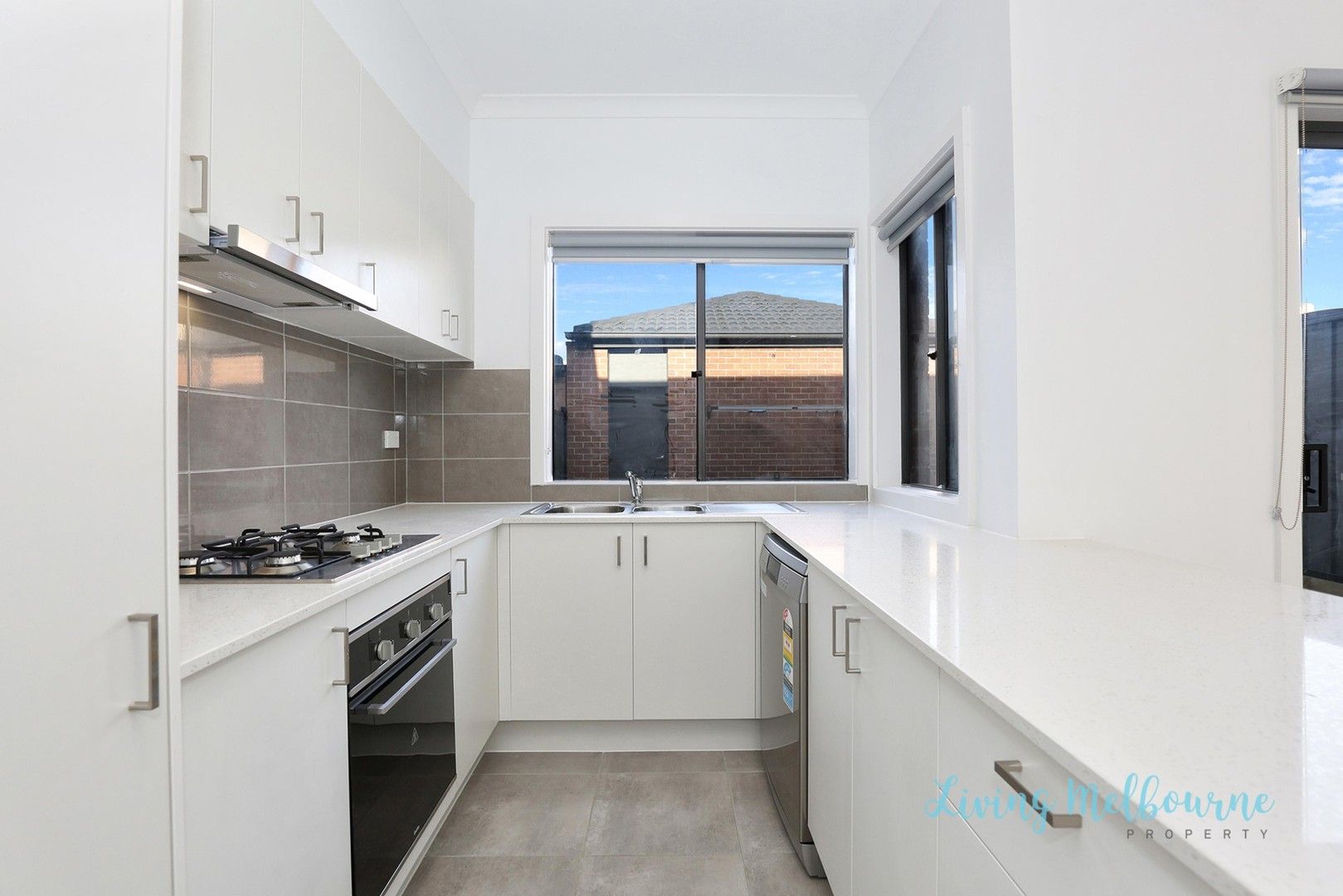 3 bedrooms Townhouse in 9 Oregan Way ROXBURGH PARK VIC, 3064