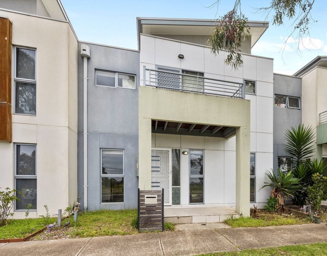 3 bedrooms House in 33 Champions Parade WOLLERT VIC, 3750