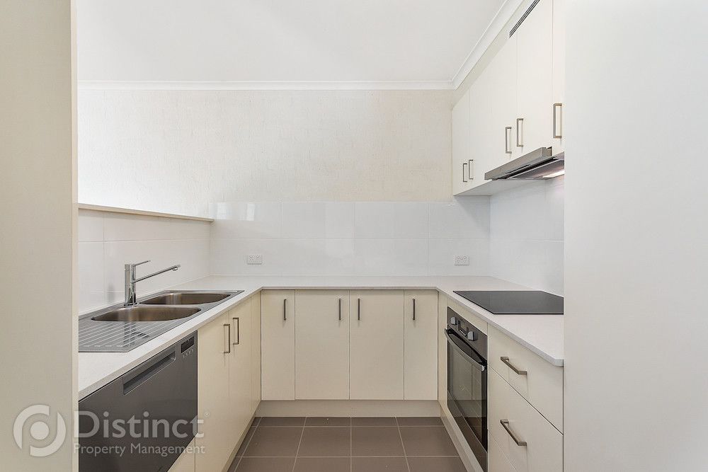 4/30 Bootle Place, Phillip ACT 2606, Image 2