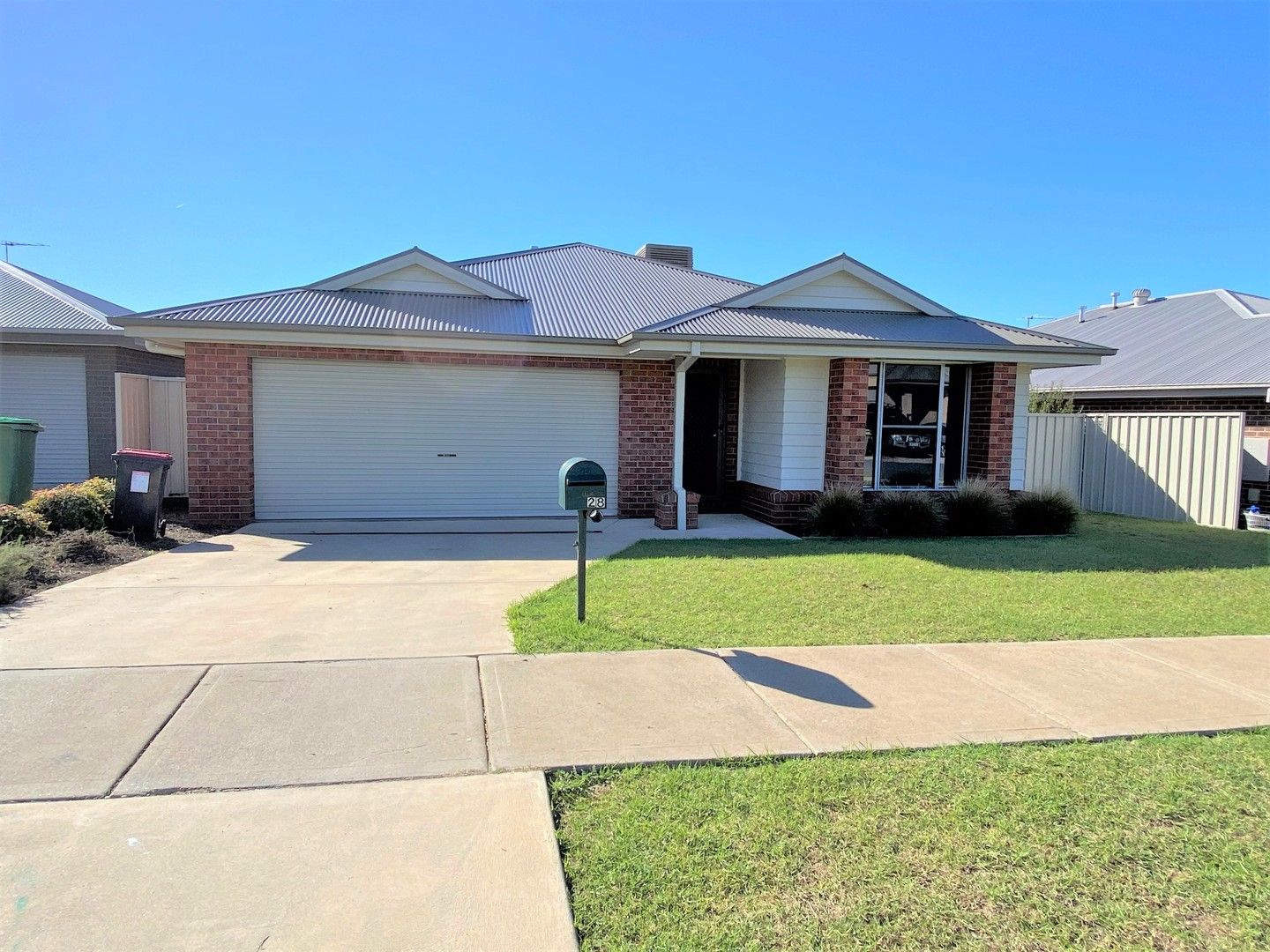 4 bedrooms House in 28 Hanrahan Street HAMILTON VALLEY NSW, 2641