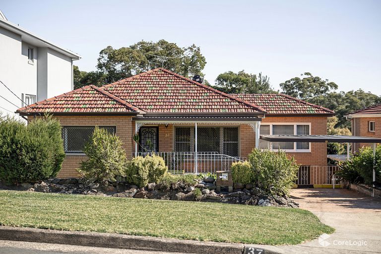 4 bedrooms House in 37 Clarke st PEAKHURST NSW, 2210
