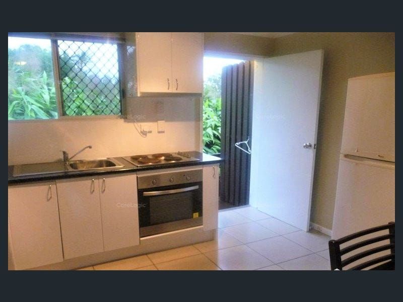 3/3 Butler Street, New Auckland QLD 4680, Image 2