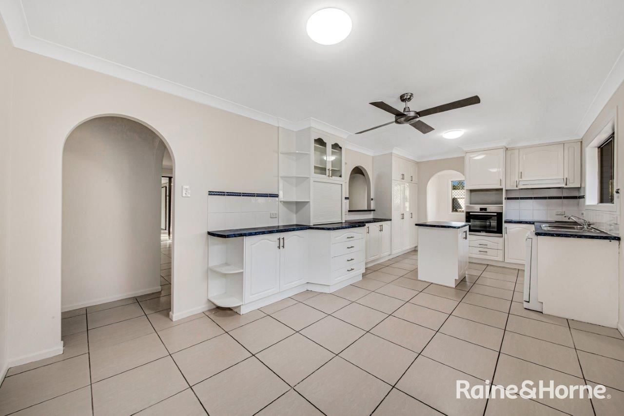 11 Grevillea Crescent, Kin Kora QLD 4680, Image 2