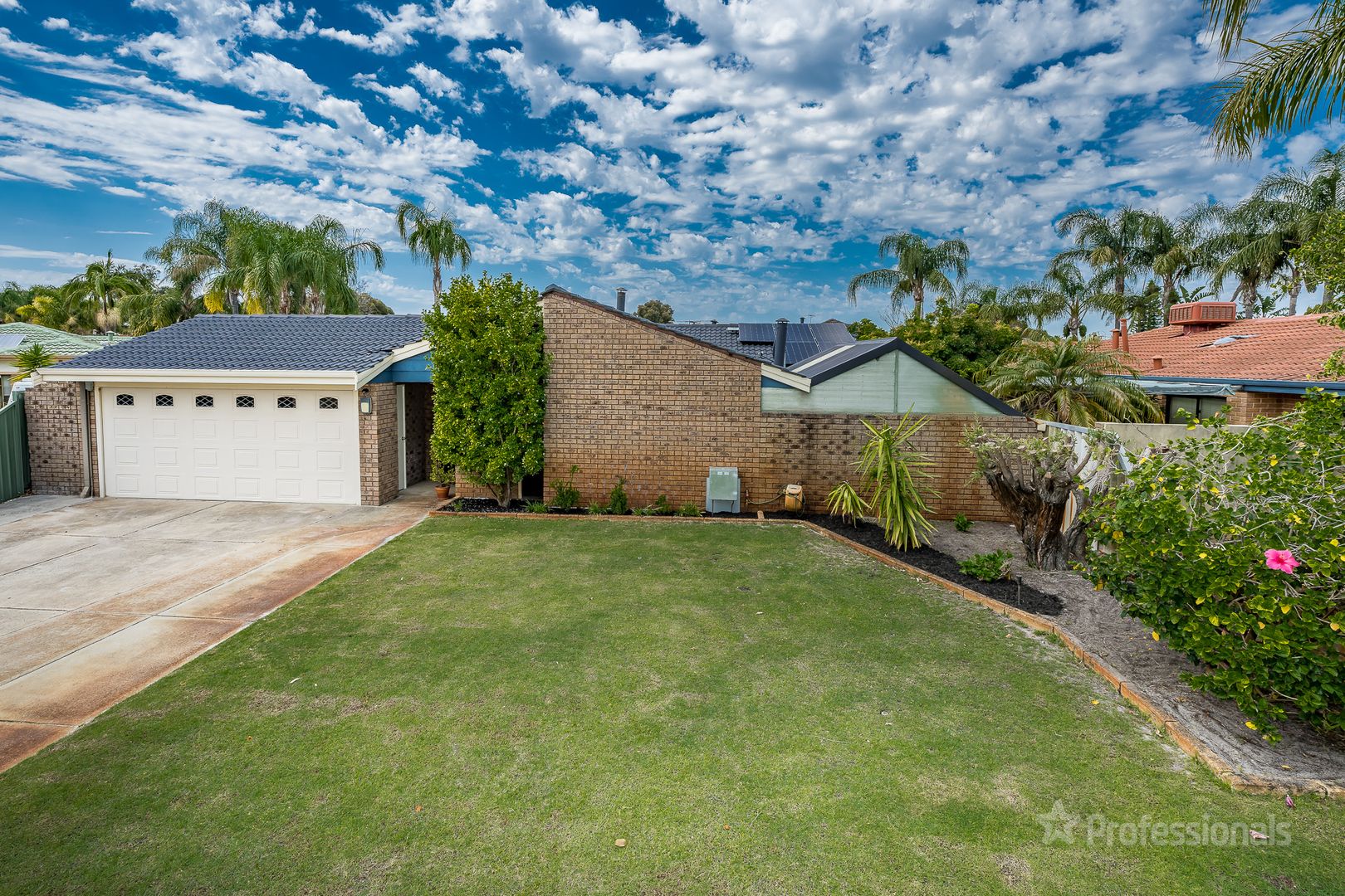 10 Shrike Gardens, Ballajura WA 6066, Image 1