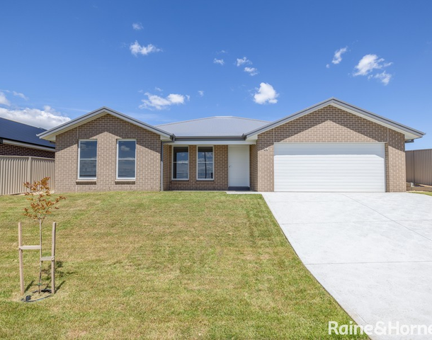 24 Darvall Drive, Kelso NSW 2795