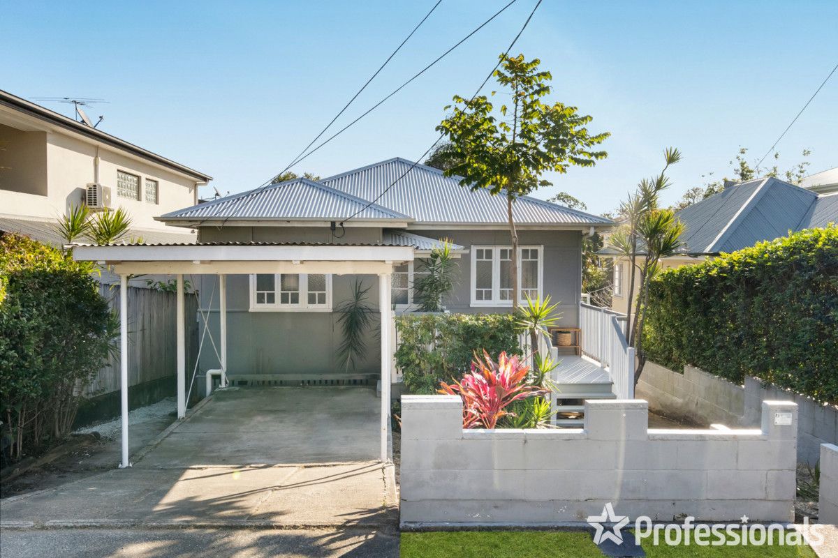 4 bedrooms House in 23 Brinawa Street CAMP HILL QLD, 4152