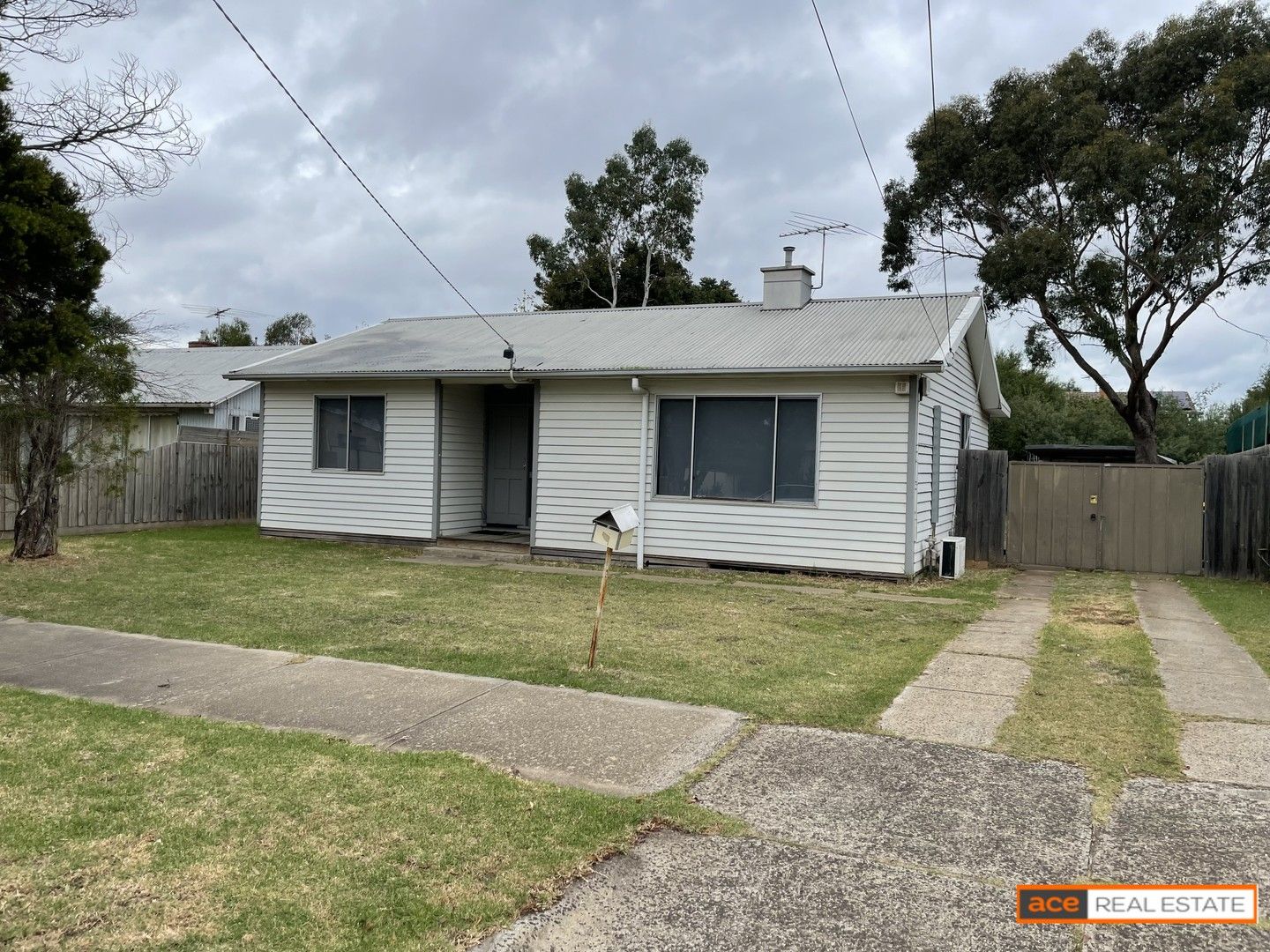 2 bedrooms House in 12 McNamara Road LAVERTON VIC, 3028