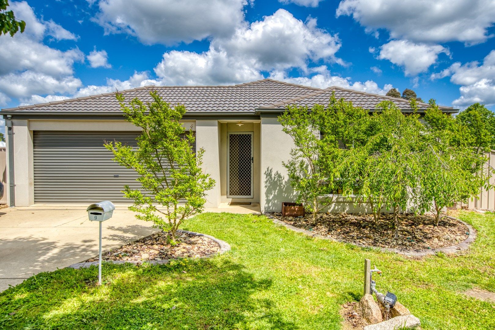 9 Orchard Grove, Beechworth VIC 3747, Image 0