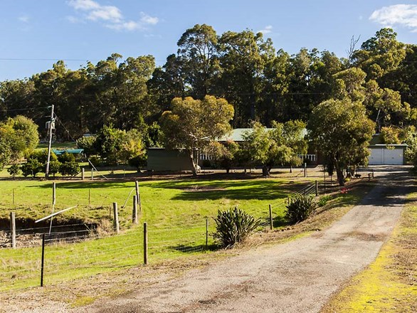 64 River Road, Dwellingup WA 6213