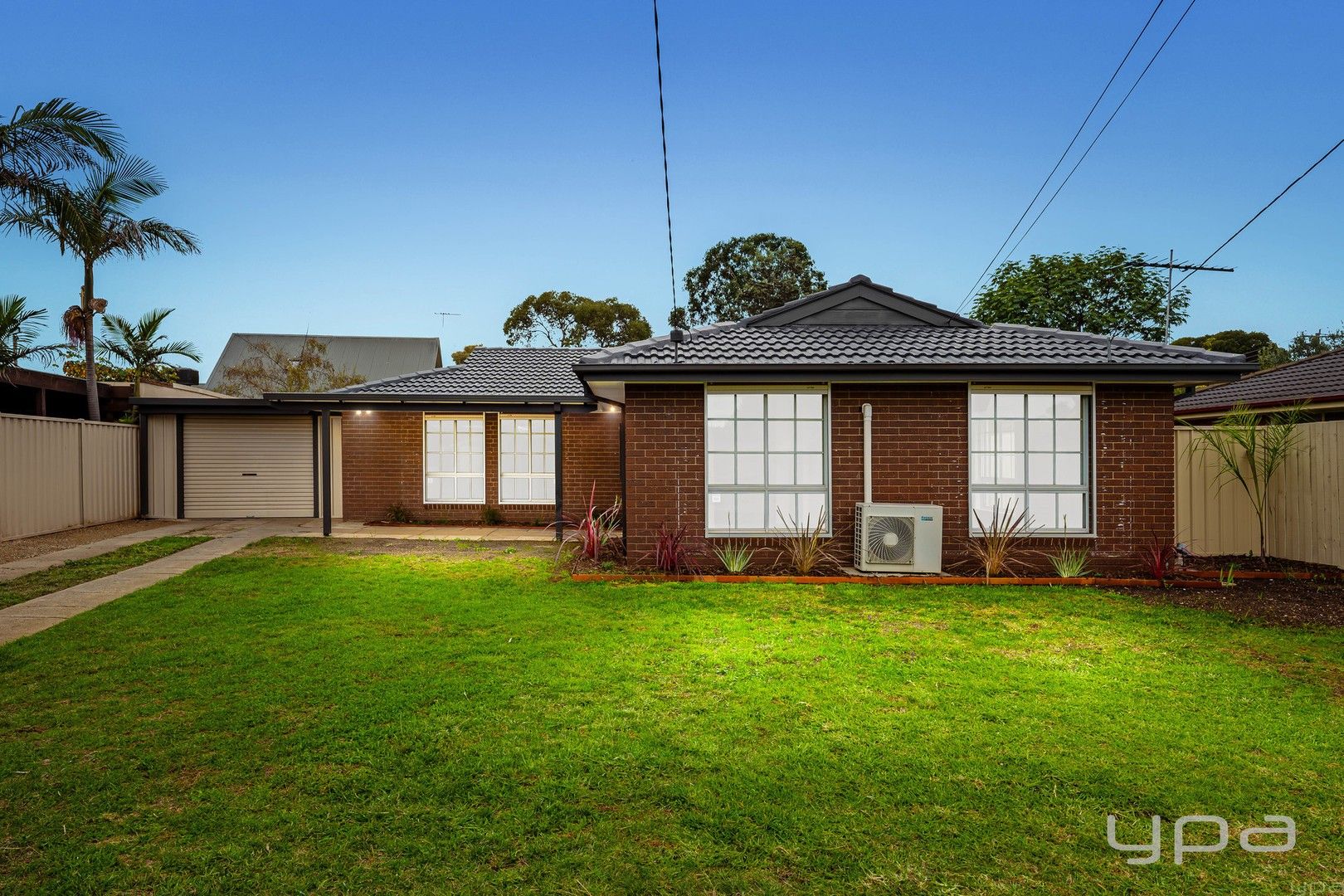 4 bedrooms House in 2 Bottlebrush Drive HOPPERS CROSSING VIC, 3029