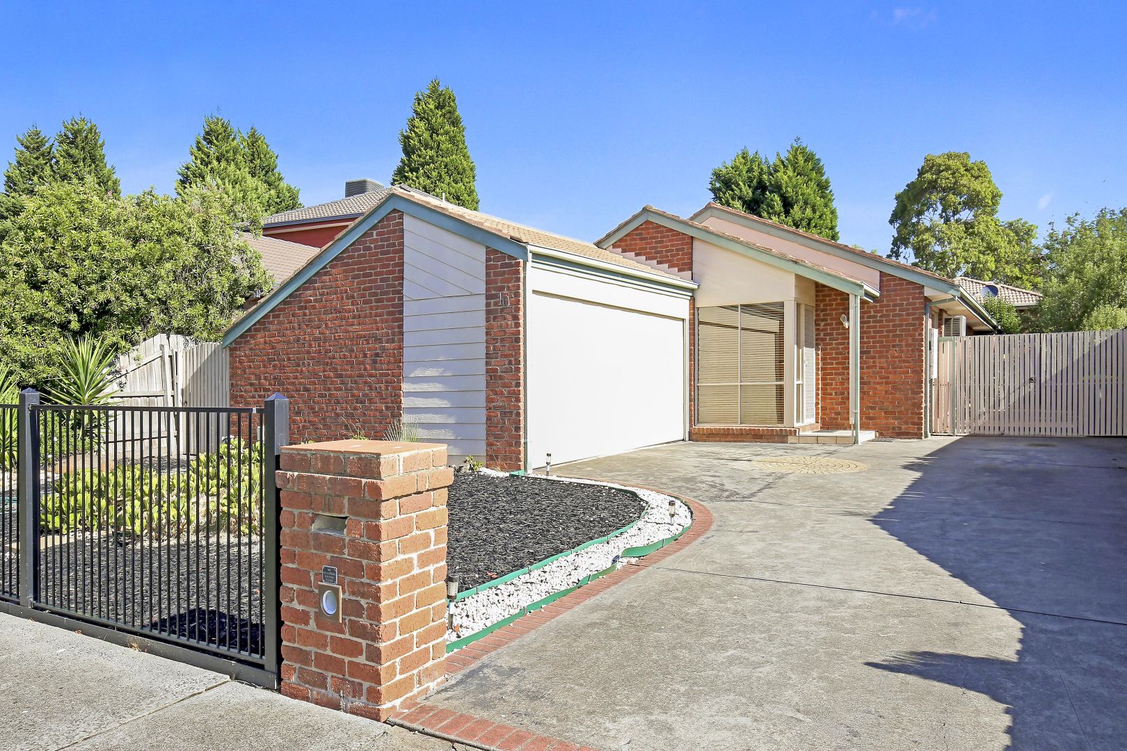 10 Tench Court, Mill Park VIC 3082