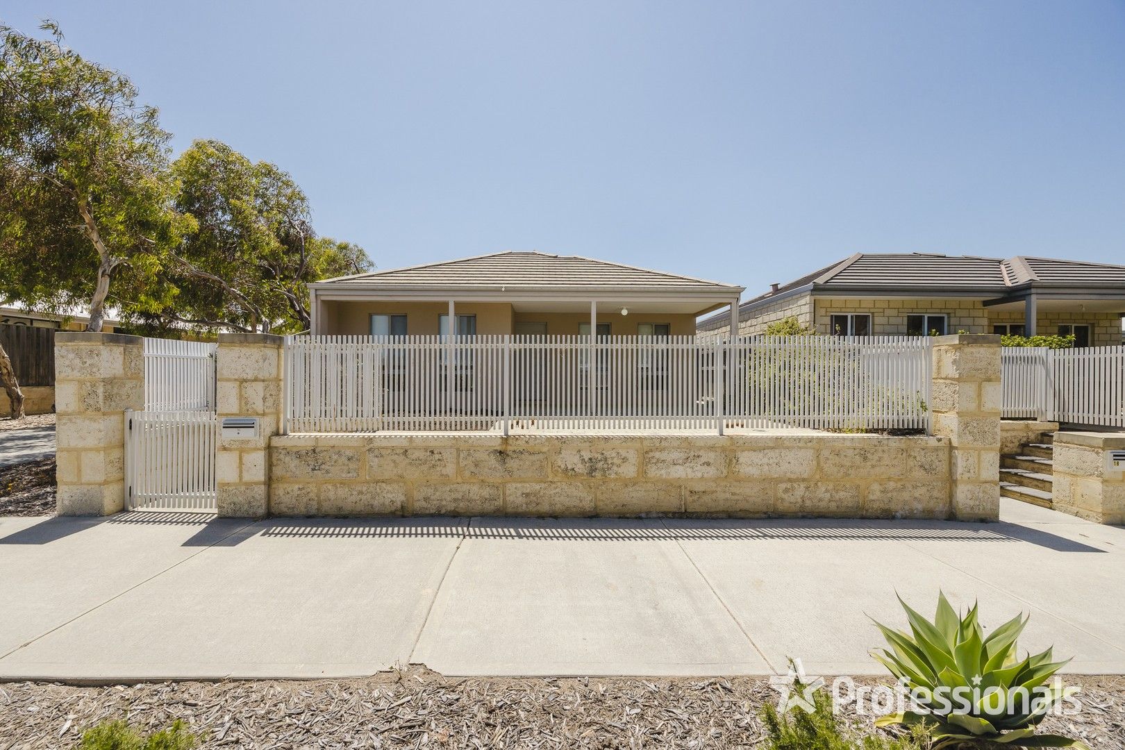 3 bedrooms House in 16 Staghorn Lane YANCHEP WA, 6035