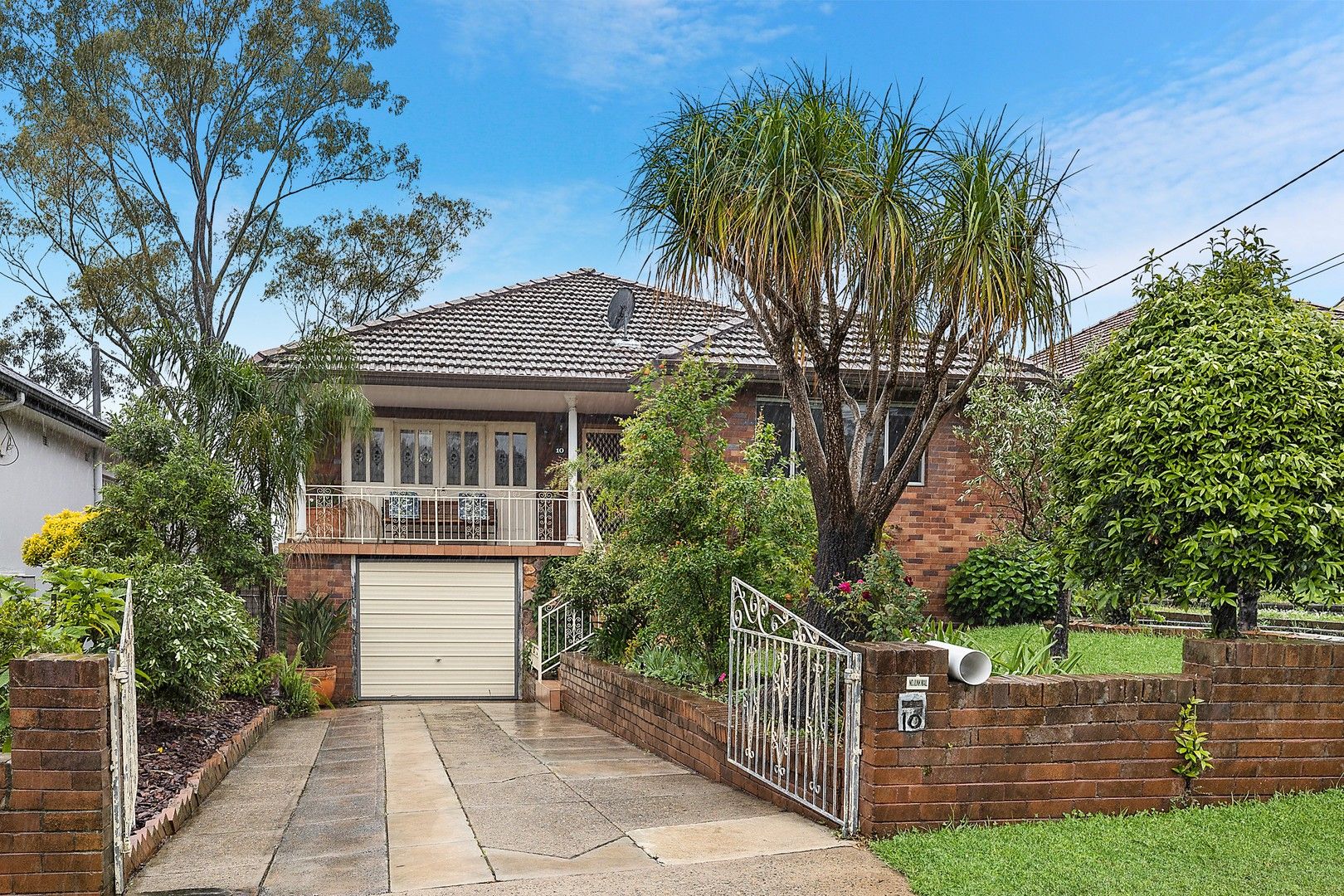 5 bedrooms House in 10 Darvall Road EASTWOOD NSW, 2122