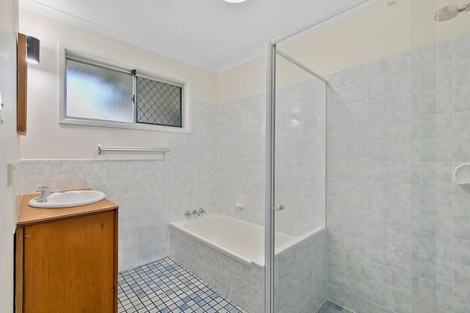 10 Tareel St, Wurtulla QLD 4575