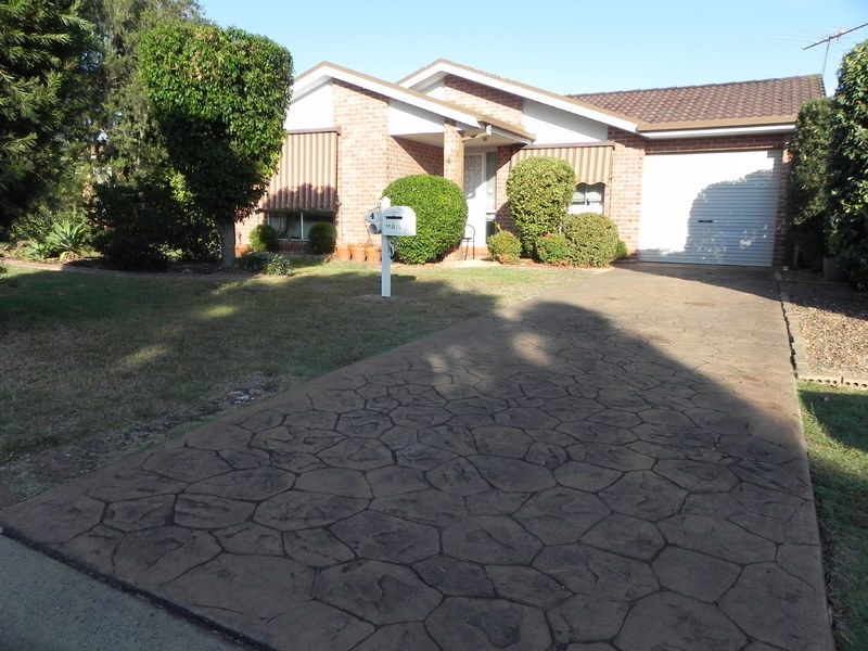 4 Poppy Place, Macquarie Fields NSW 2564