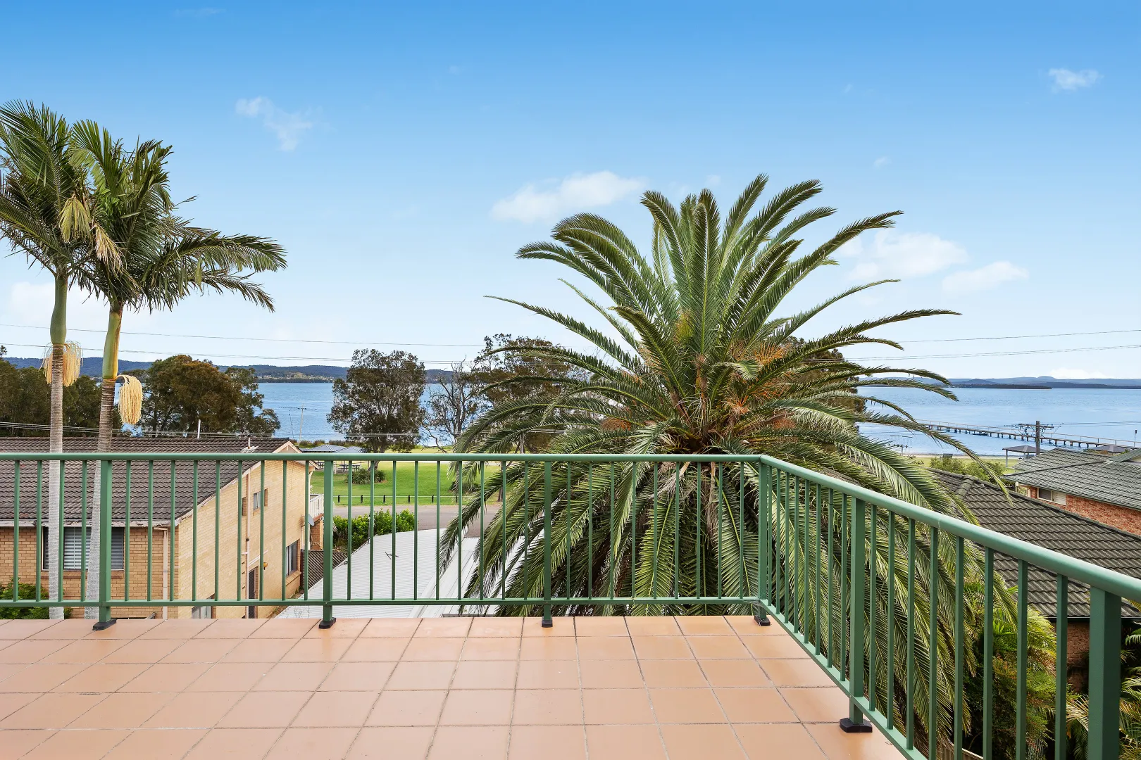 Stunning lake views and coastal convenience - More