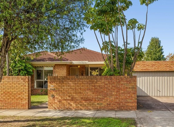 1/2 Charlton Street, Bentleigh VIC 3204