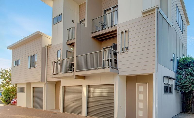 3 bedrooms Townhouse in 3/4 Rossella Street WEST GLADSTONE QLD, 4680