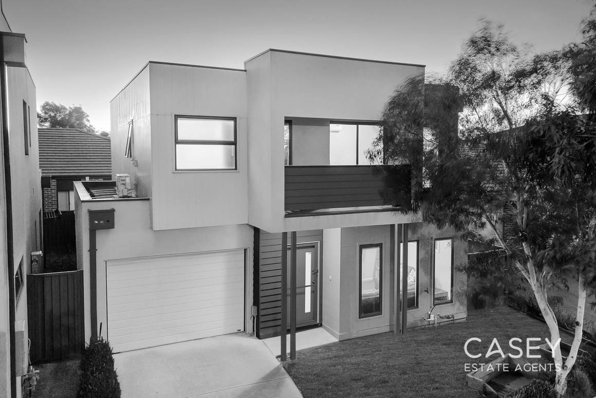 Picture of 36 Eliburn Drive, CRANBOURNE EAST VIC 3977