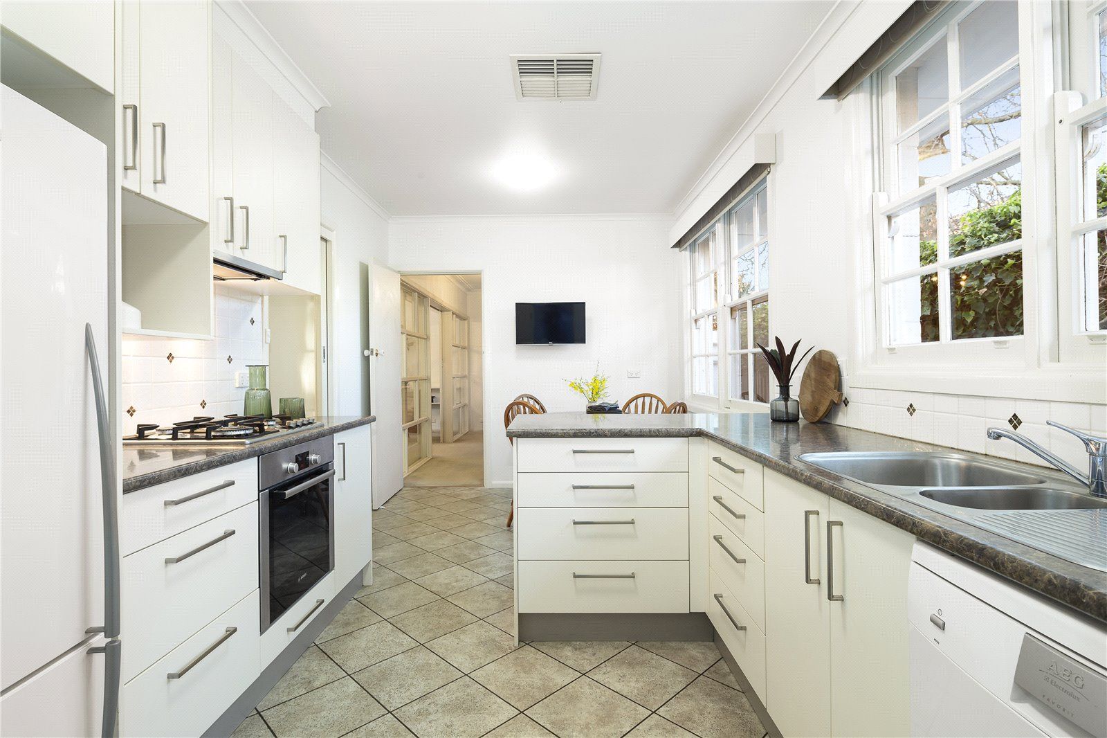 2 bedrooms Apartment / Unit / Flat in 3/16 Stanhope Street MONT ALBERT VIC, 3127