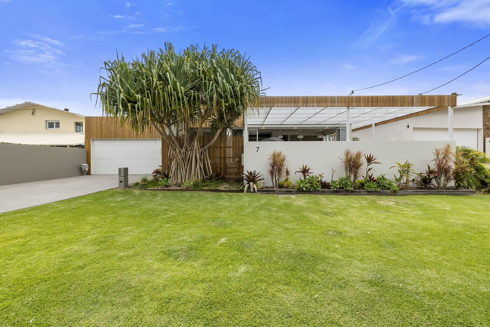 5 bedrooms House in 7 Robert Street NOOSAVILLE QLD, 4566