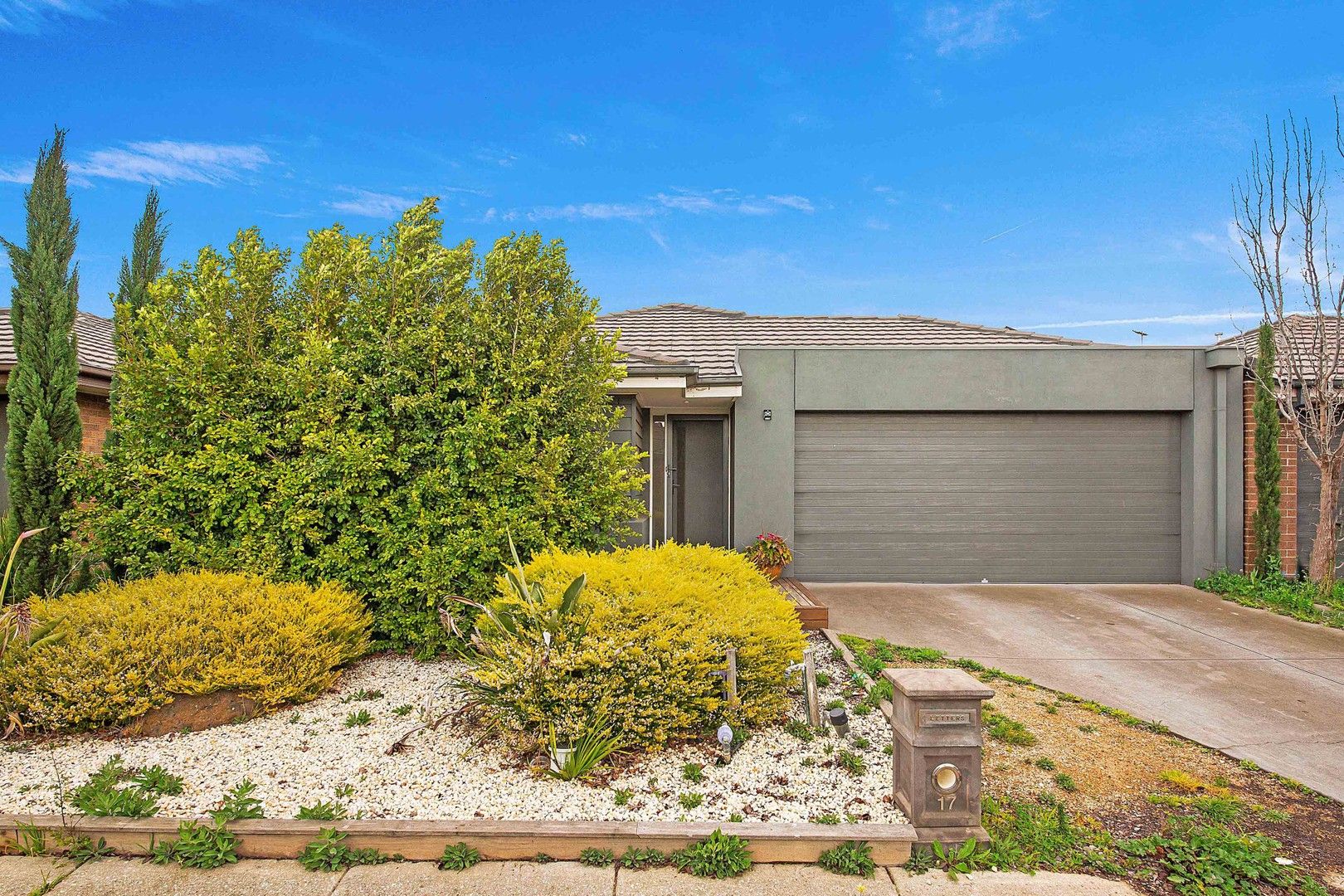 3 bedrooms House in 17 Bindarri Road MANOR LAKES VIC, 3024