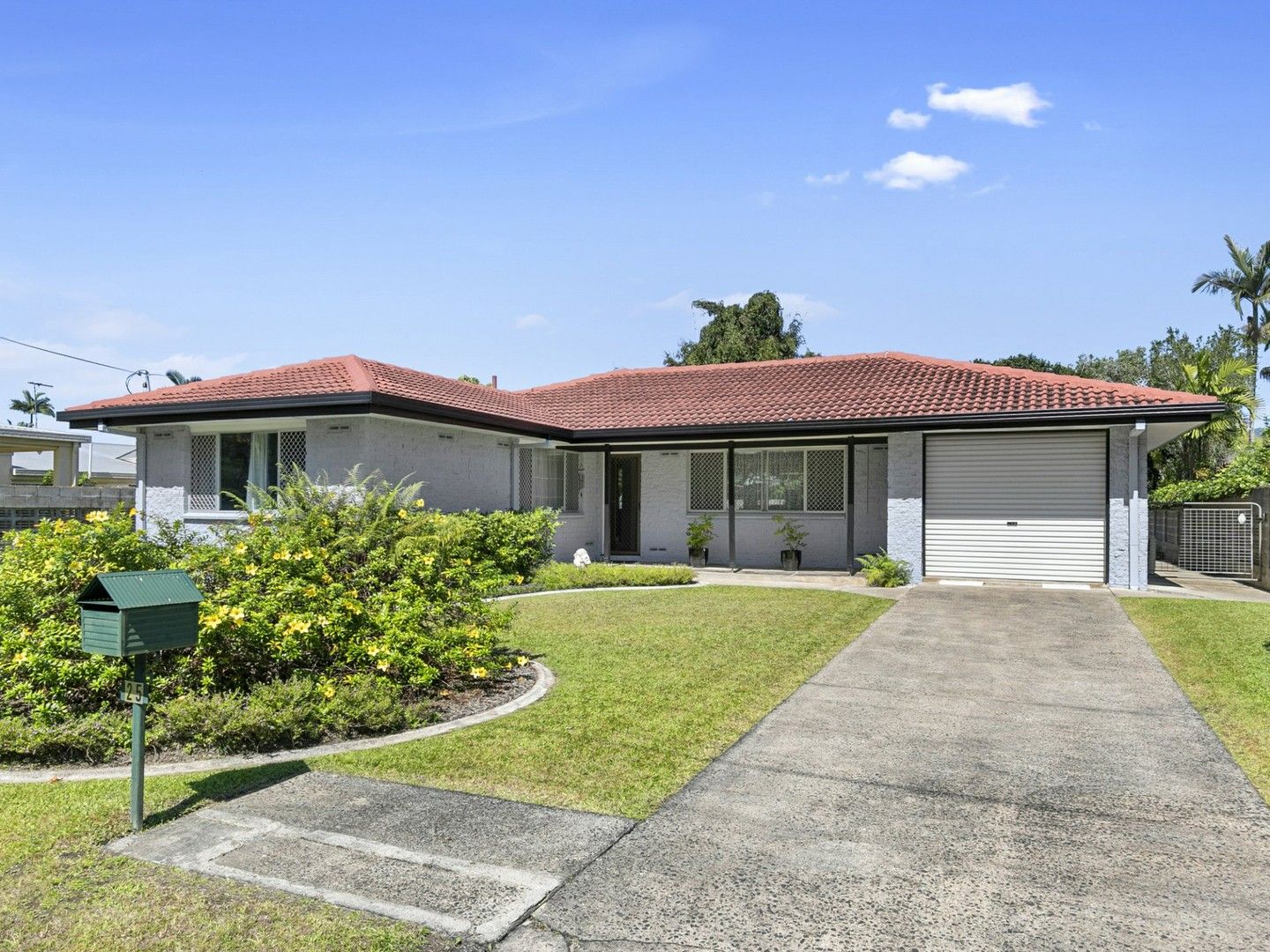 3 bedrooms House in 25 Purbeck Place EDGE HILL QLD, 4870