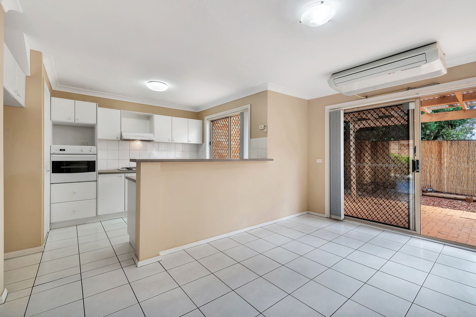 8/15-18 Dalton Place, Fairfield West NSW 2165, Image 2