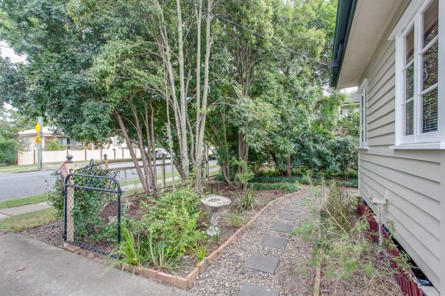 184 Oxley Road, Graceville QLD 4075, Image 2