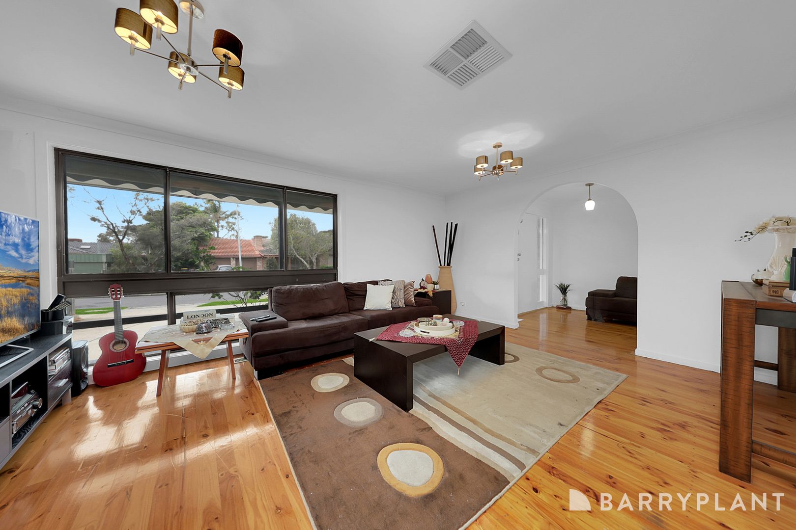 8 Dalray Close, Mill Park VIC 3082, Image 2