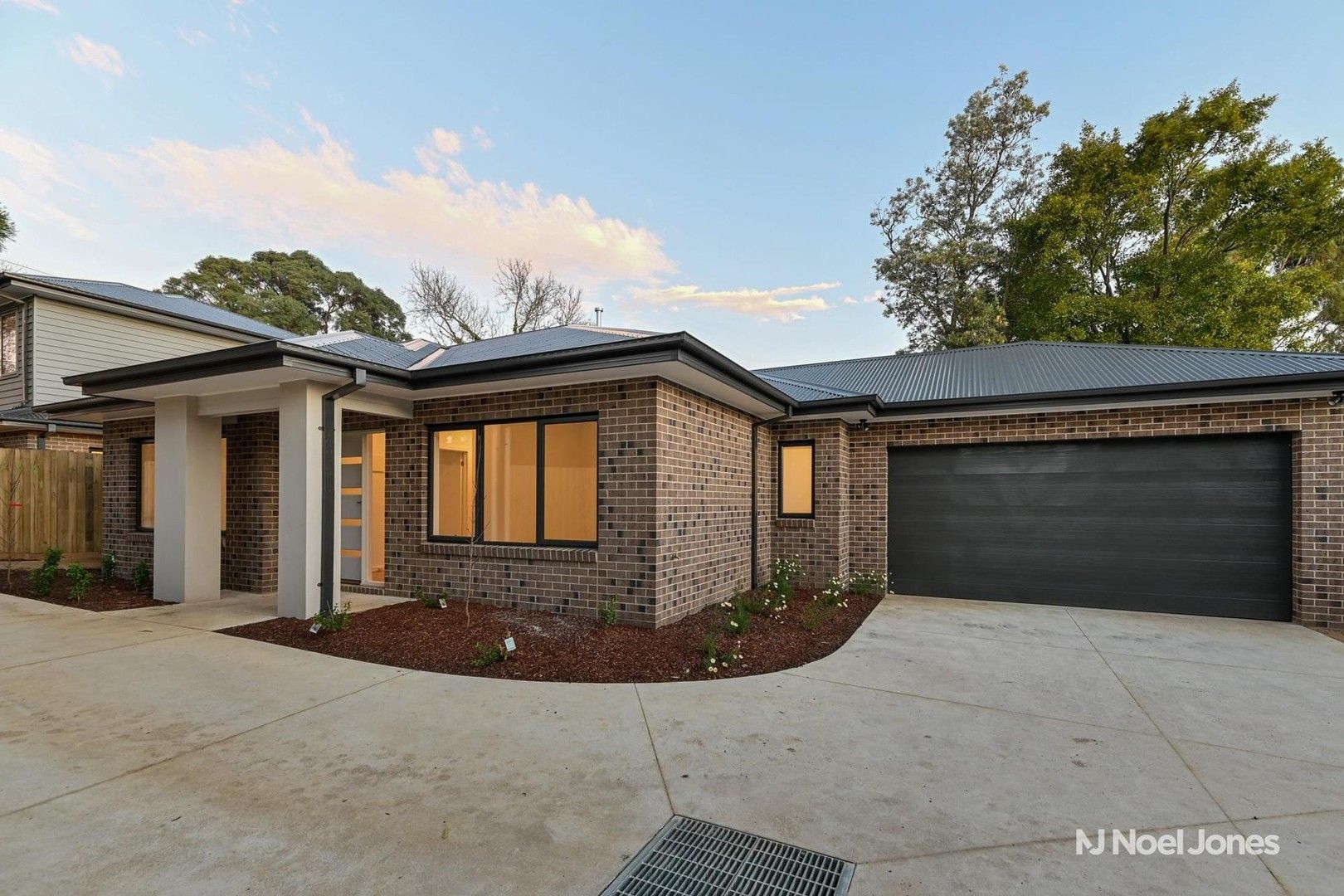 3 bedrooms Townhouse in 2/21 Jarvis Avenue CROYDON VIC, 3136