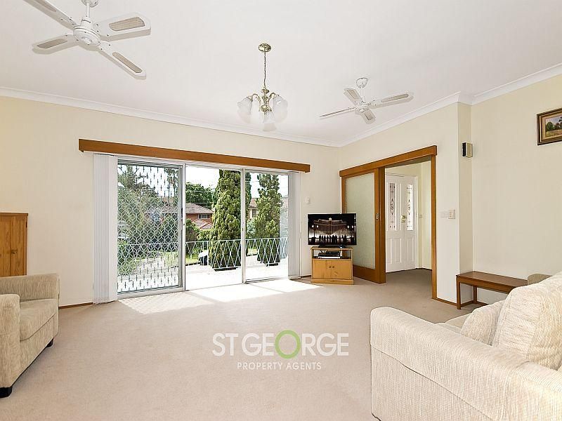 17 Fairway Avenue, Mortdale NSW 2223, Image 2