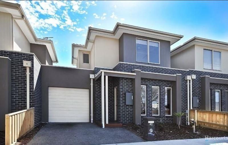2 bedrooms Townhouse in 42 Heyington Avenue THOMASTOWN VIC, 3074