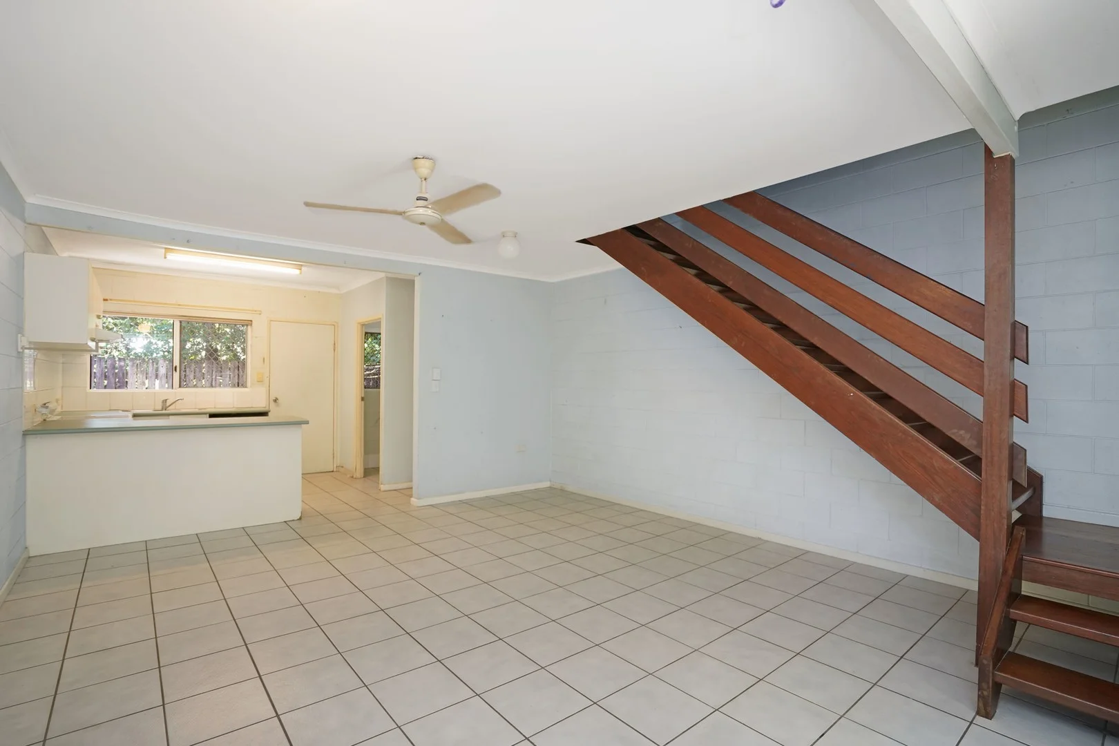 1/126 Pease Street, Manoora QLD 4870