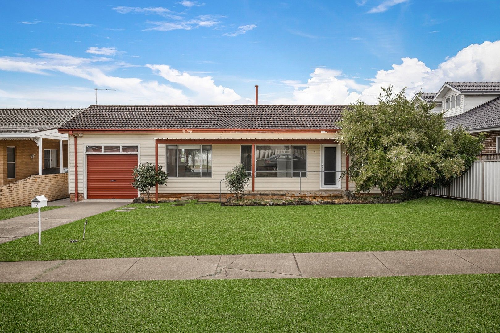 3 bedrooms House in 17 Brown Street SMITHFIELD NSW, 2164