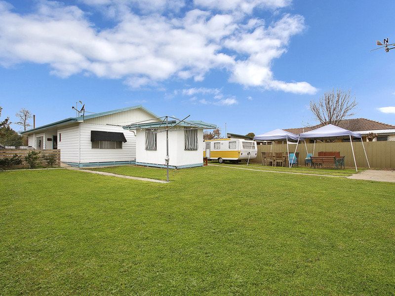 28 Dunn Street, Benalla VIC 3672, Image 2