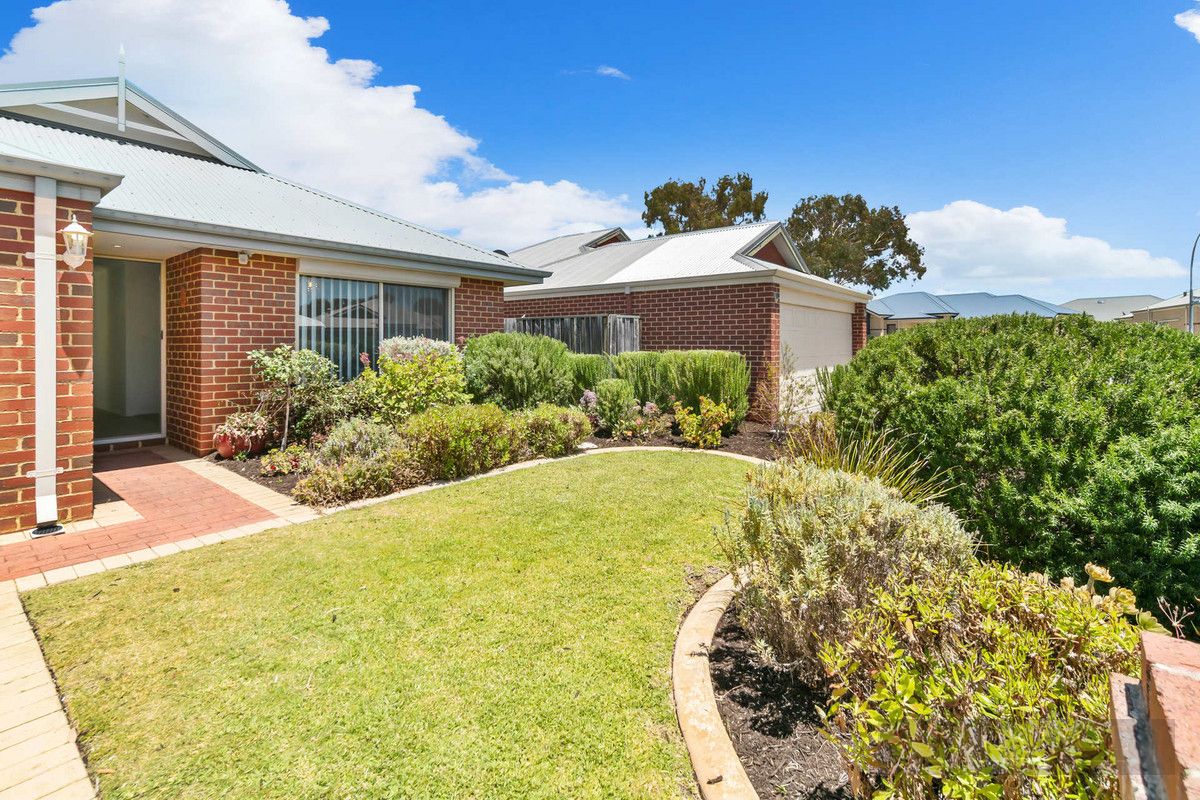 3 bedrooms House in 13 Gladman Pass ELLENBROOK WA, 6069