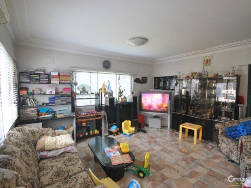 141 River Avenue, Fairfield East NSW 2165, Image 2