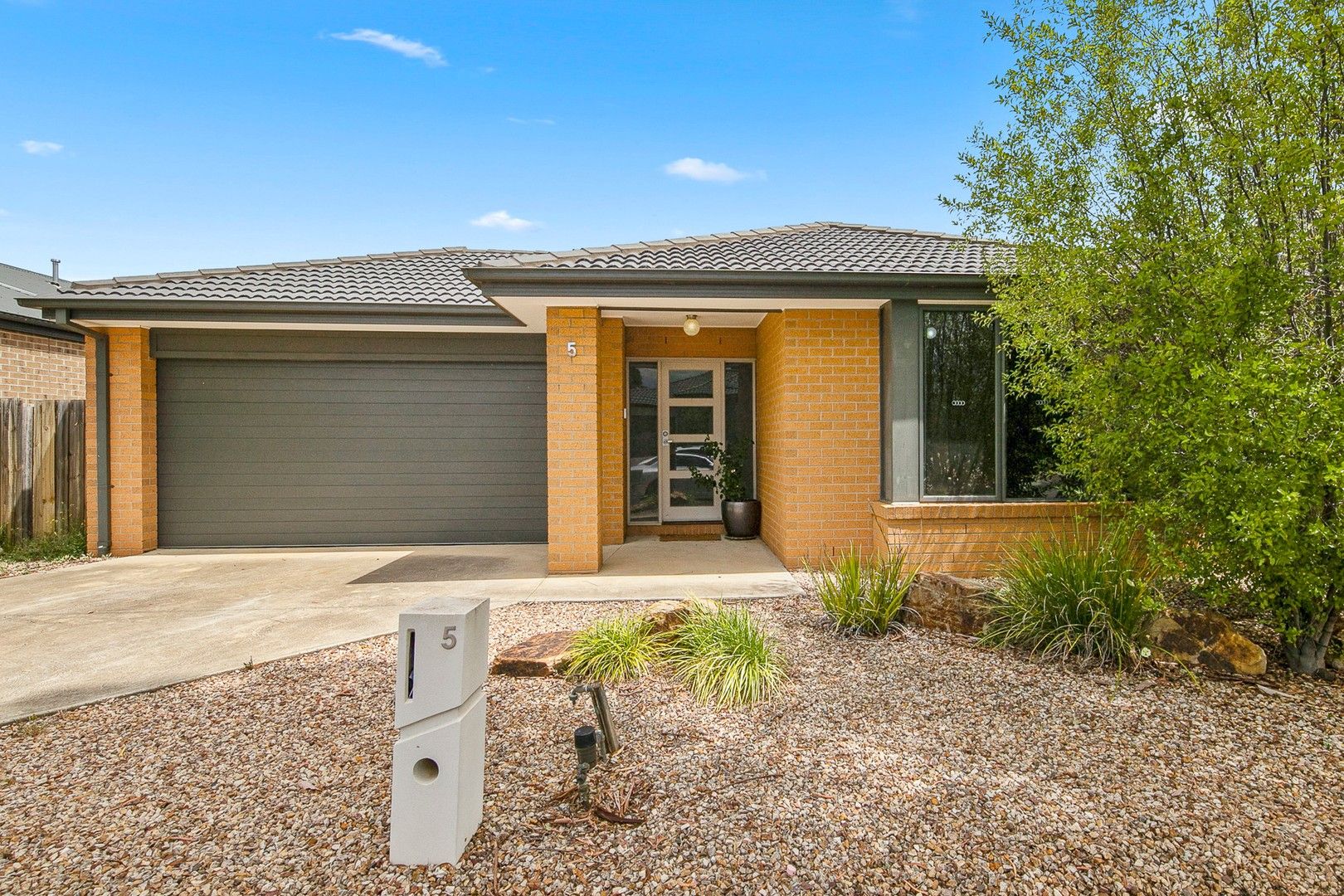 4 bedrooms House in 5 Cooloongup Crescent HARKNESS VIC, 3337