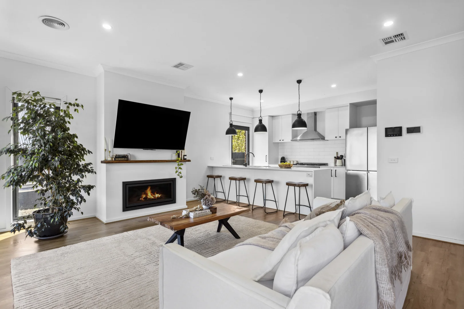 60 Honeysuckle Lane, Woodend VIC 3442