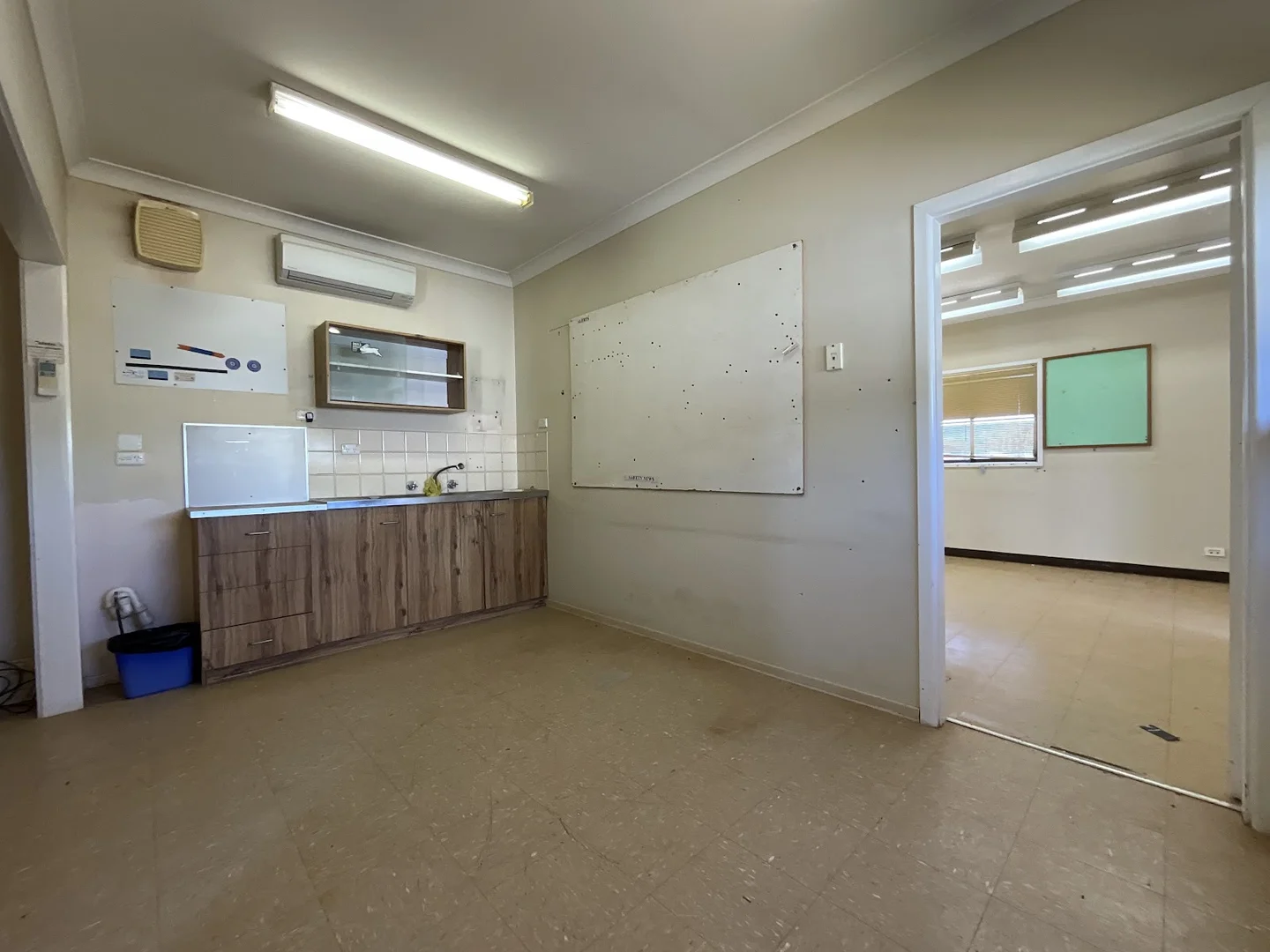 Additional image 12 of 48 - 50 Molesworth Street, Hillston NSW 2675