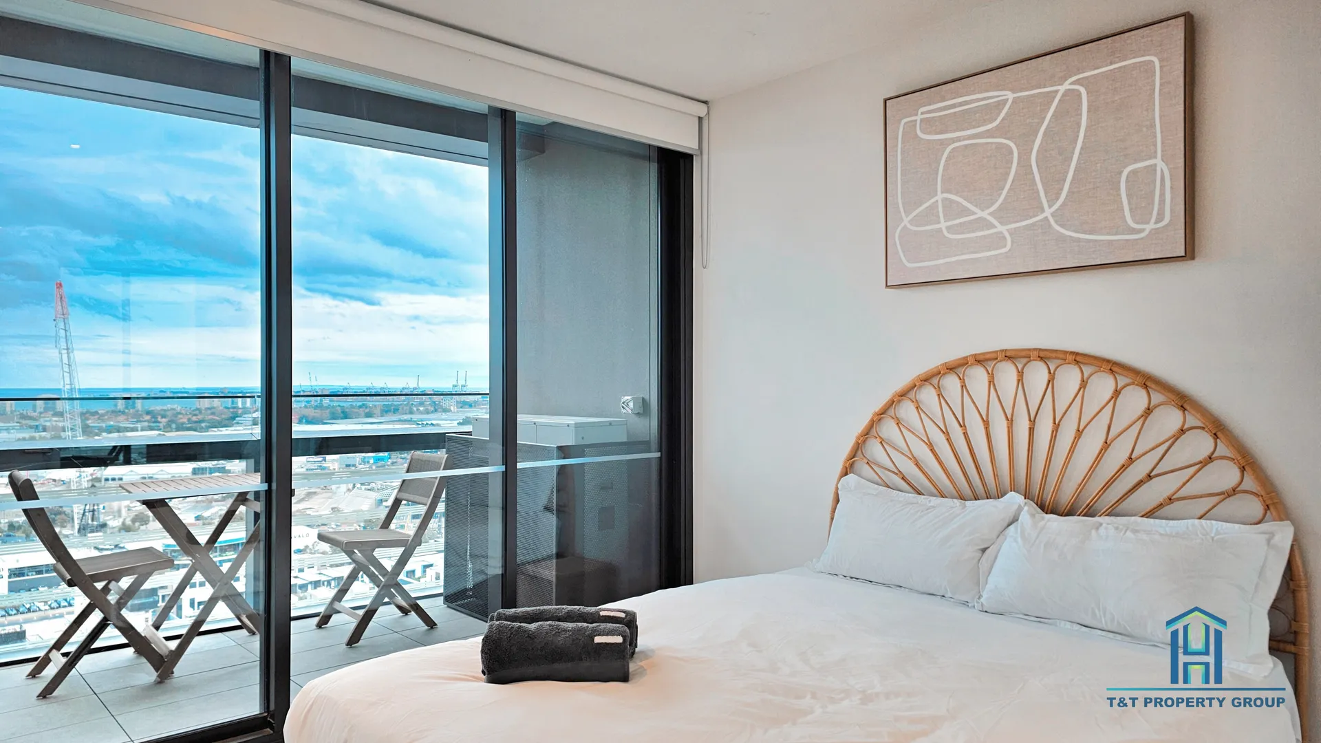 Apartment in Docklands - More