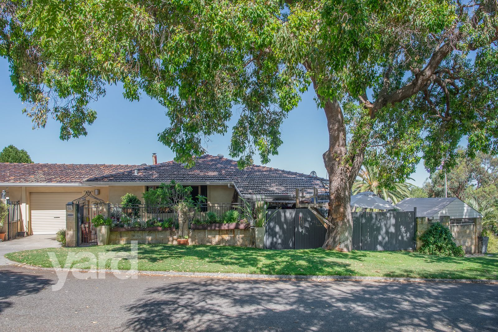3 bedrooms House in 1 Yeovil Crescent BICTON WA, 6157