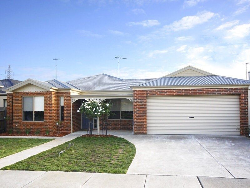 4 bedrooms House in 12 Alan Street GROVEDALE VIC, 3216